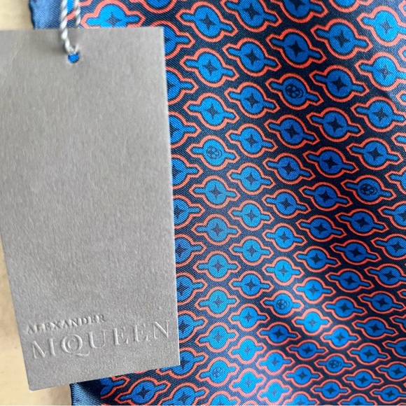 Alexander Mc Queen keyhole skull silk twill scarf 17x17 - Picture 2 of 10